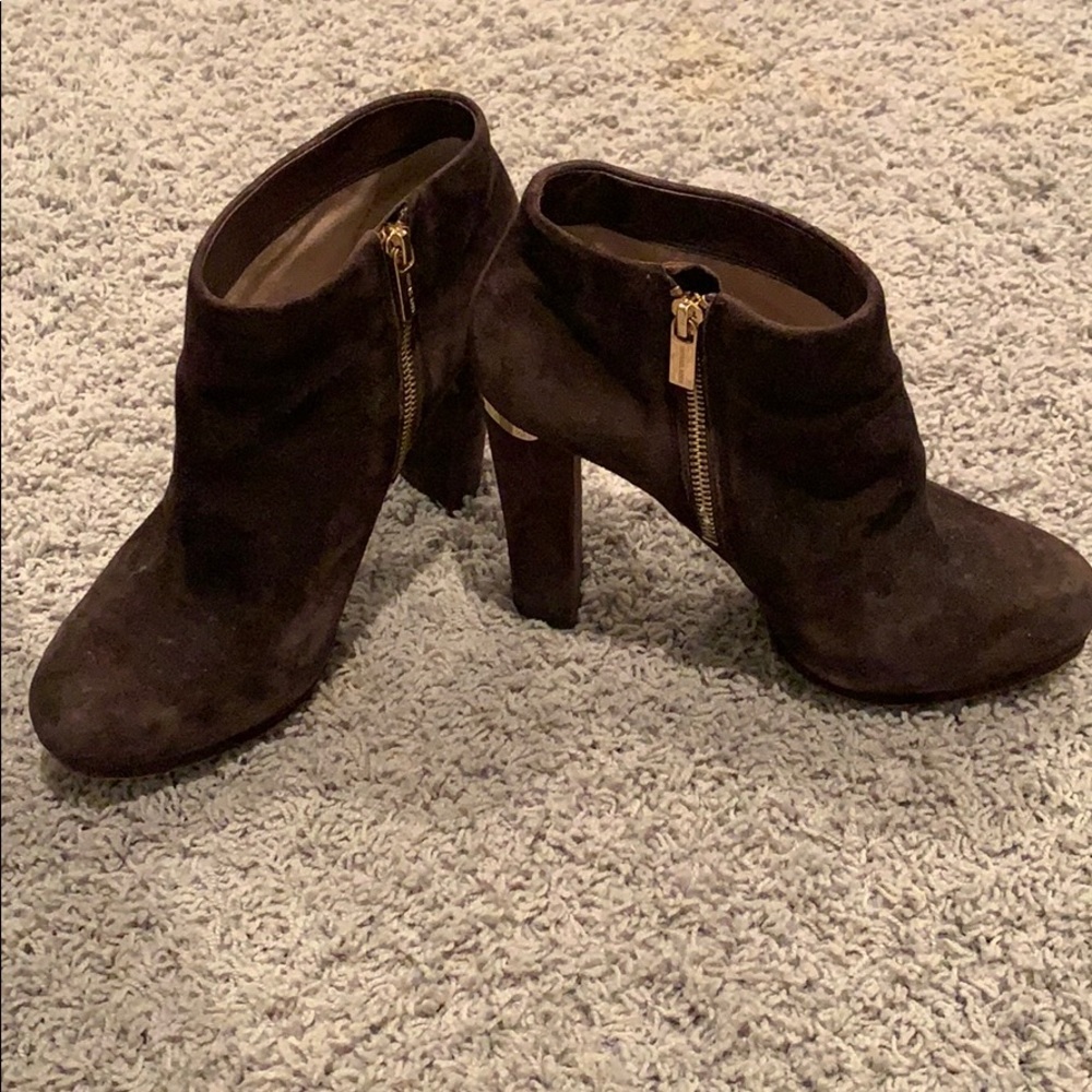 Brown suede Michael Korr booties! Size 9